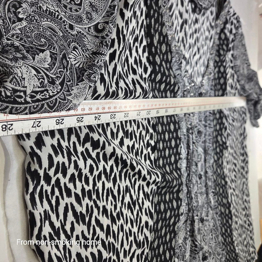 Women's NOTATIONS Plus 3X Black & White Patterned Blouse - Picture 7 of 8